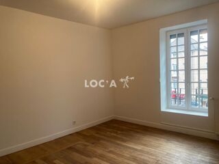  Appartement à louer 4 pièces 85 m²
