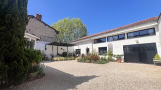 Maison 6 pièces 220 m² · à La Tour-de-Salvagny · 220 m² · 950 000 €