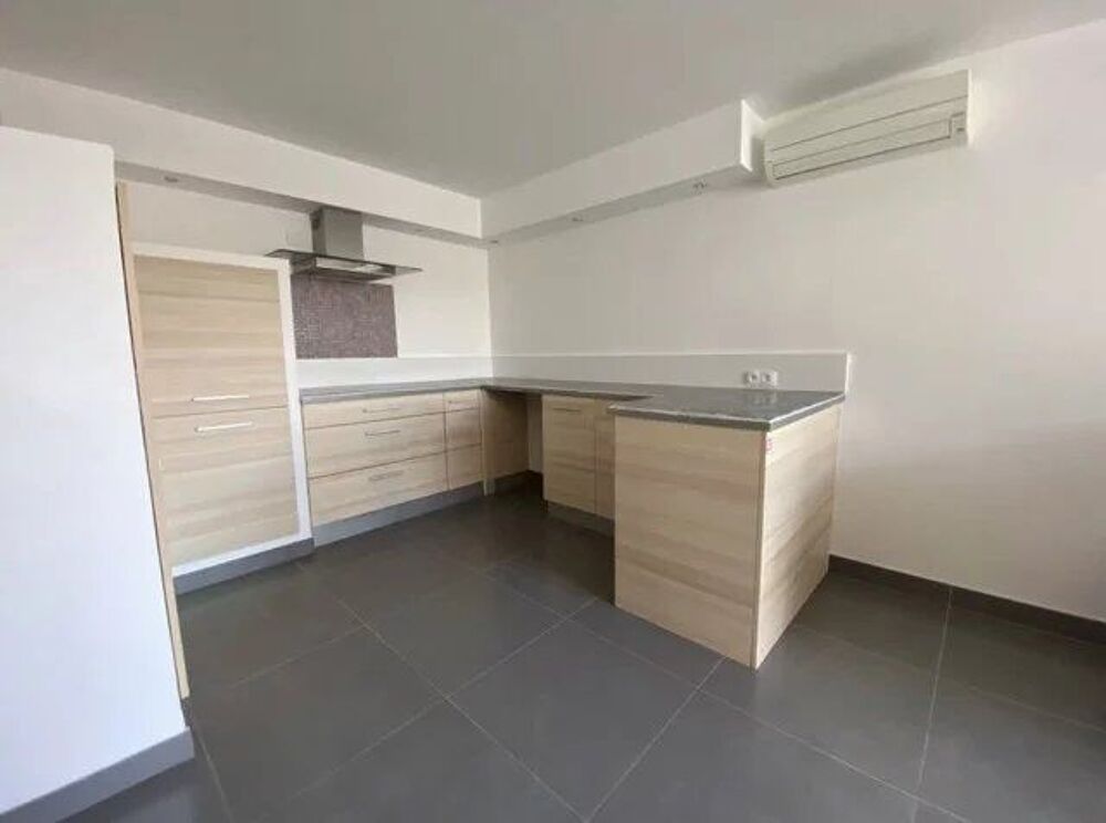 VIDAUBAN - VILLA COMPRENANT 2 APPARTEMENTS T2 et T4
