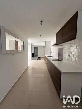  Appartement à louer 3 pièces 77 m²