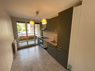  Appartement à louer 3 pièces 81 m²
