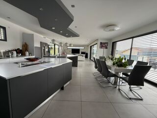  Maison  vendre 6 pices 218 m