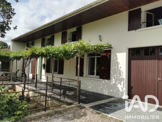Maison 10 pièces 213 m² · à Saint-Pey-de-Castets · 213 m² · 315 000 €