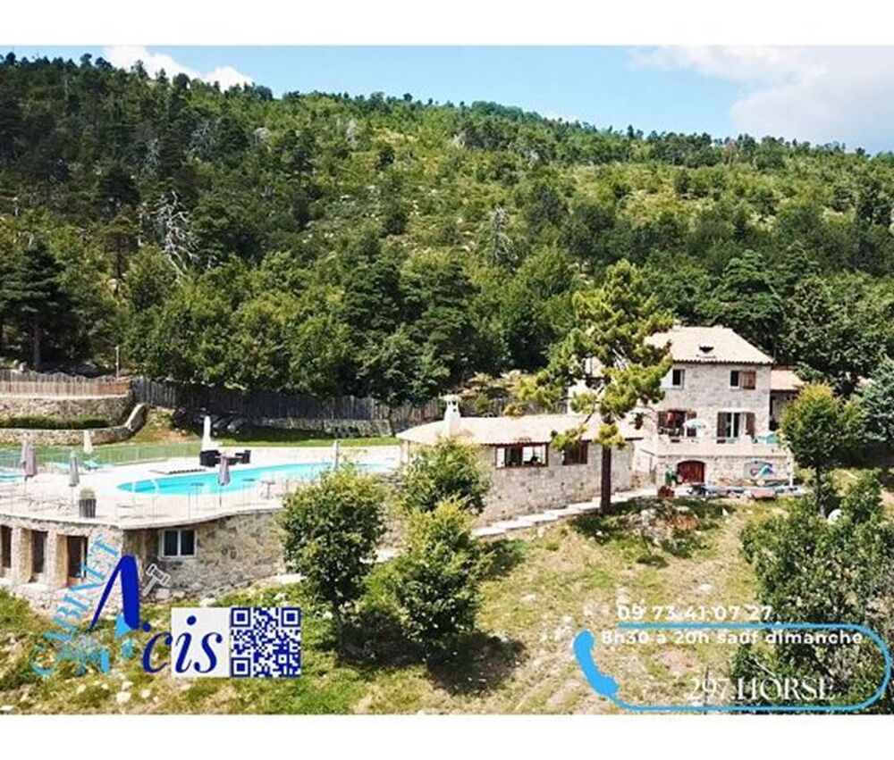 Maison - 745m ²
