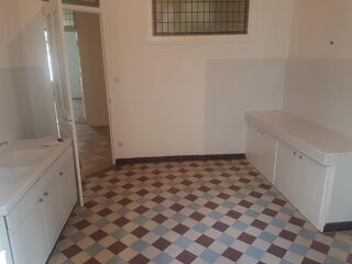  Appartement à louer 4 pièces 113 m²