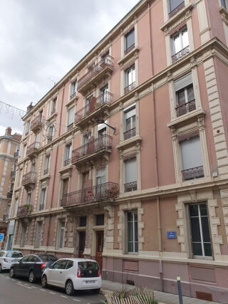  Appartement à louer 3 pièces 74 m²