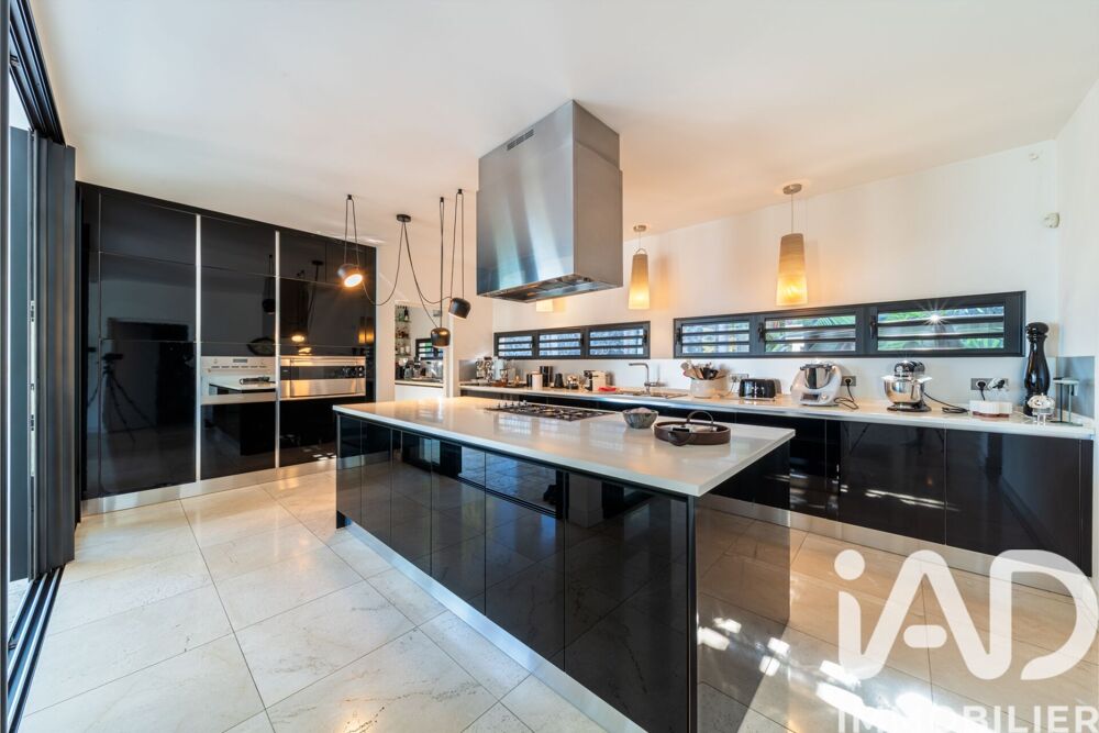 vente Maison - 8 pièce(s) - 385 m² Saint-Pierre (97410)