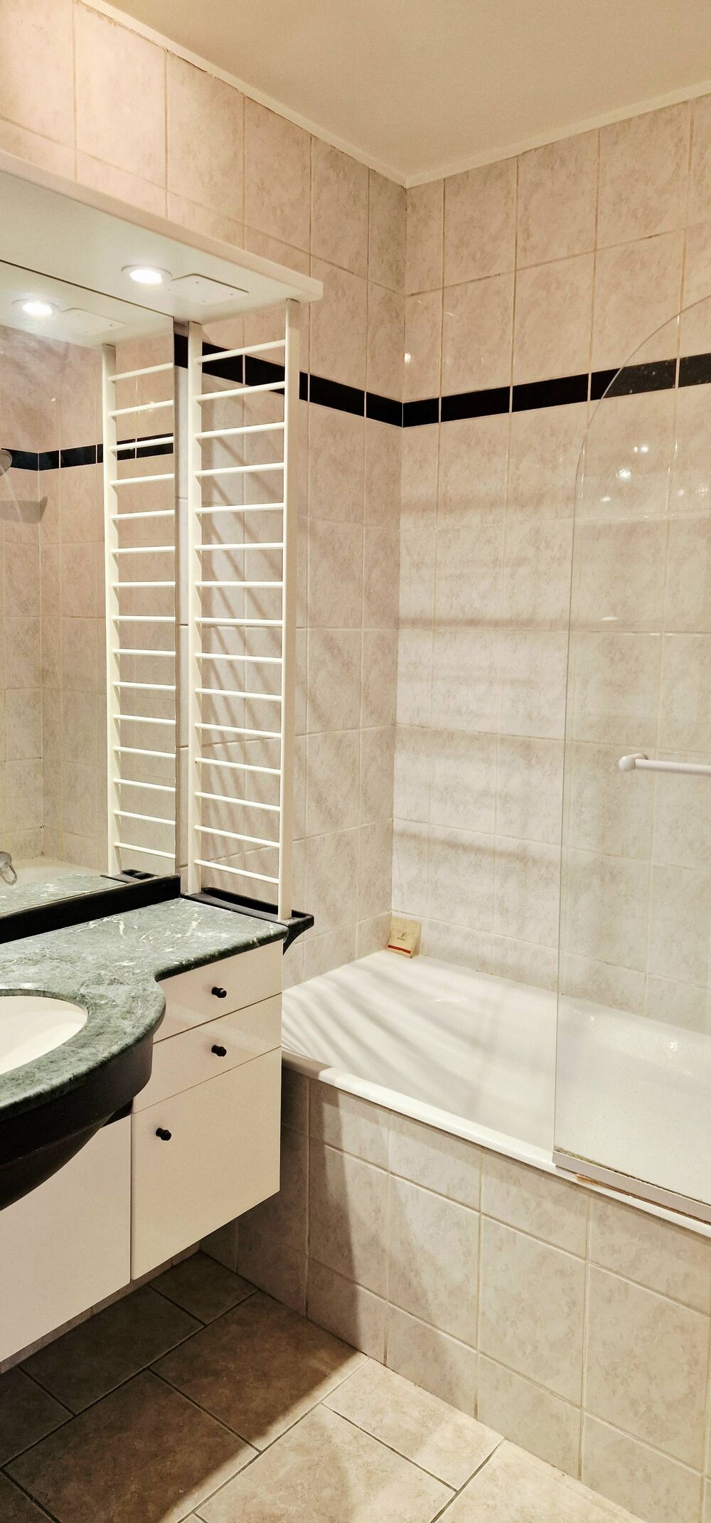 Vente Appartement GRAND APPARTEMENT T2 AVEC BALCONS PARKING ET CAVE Saint cloud