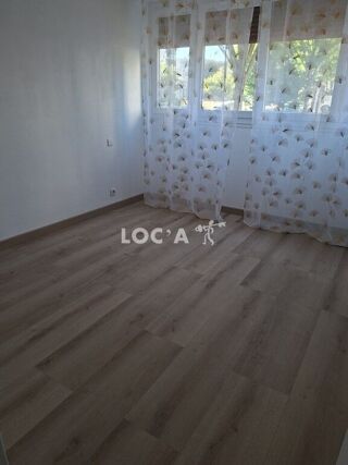  Appartement à louer 4 pièces 74 m²
