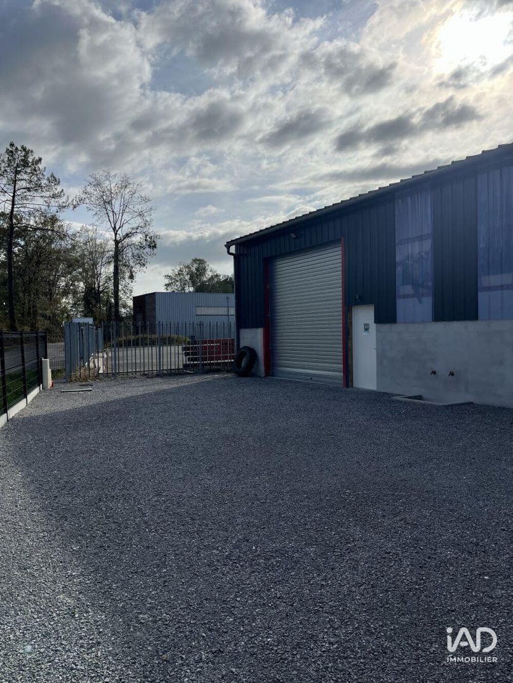   Location Hangar 80 m&sup2; 