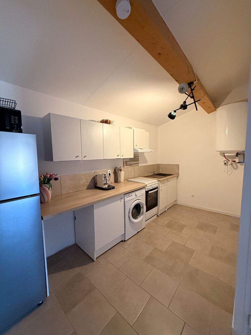 Location Appartement T2Bis sous préavis entièrement rénové en centre ville Cabasse