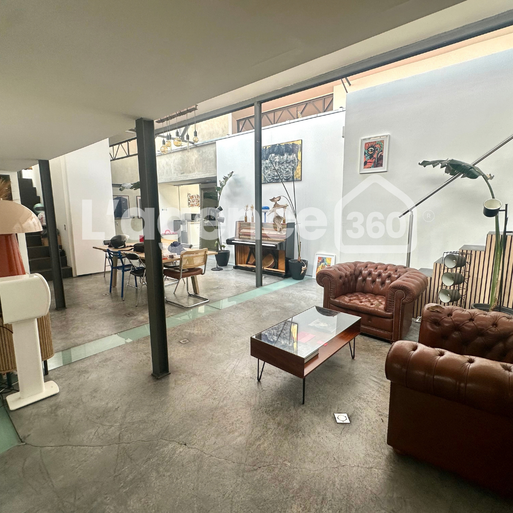   À louer - Atelier / Bureaux atypiques esprit loft - 228 m² 
