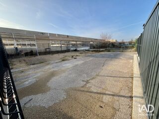  Parking / Garage à louer 131 m²
