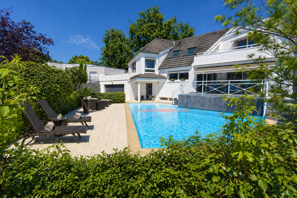 Villa 356 m² : sous-sol complet et piscine chauffée