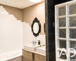  Appartement à louer 3 pièces 154 m²