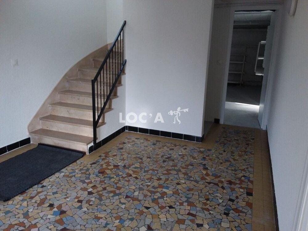 1300€ CC / Mois MAISON F4 composé d'une entrée, séjour, ....