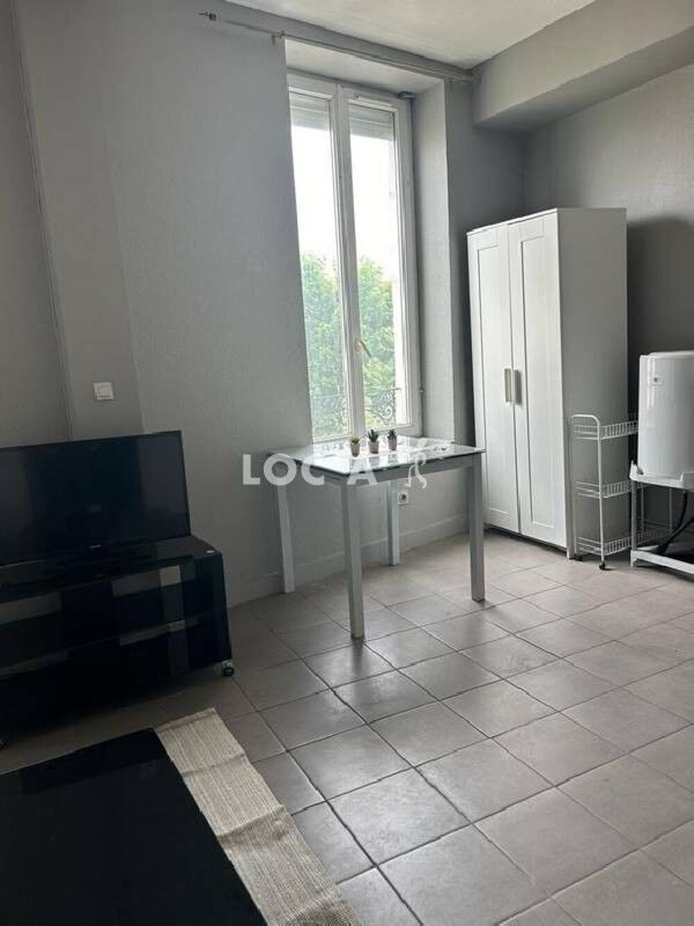 590€ CC A SAISIR!! SAINT FONS CENTRE studio refait à neu....