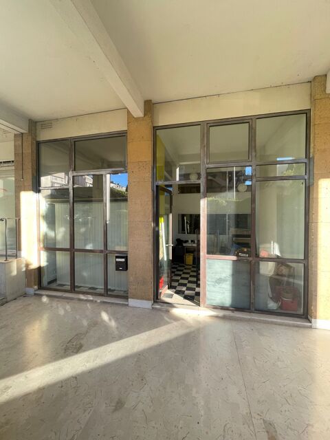 A vendre local commercial de 97 M2 sur deux niveaux, ... 226000 13005 Marseille