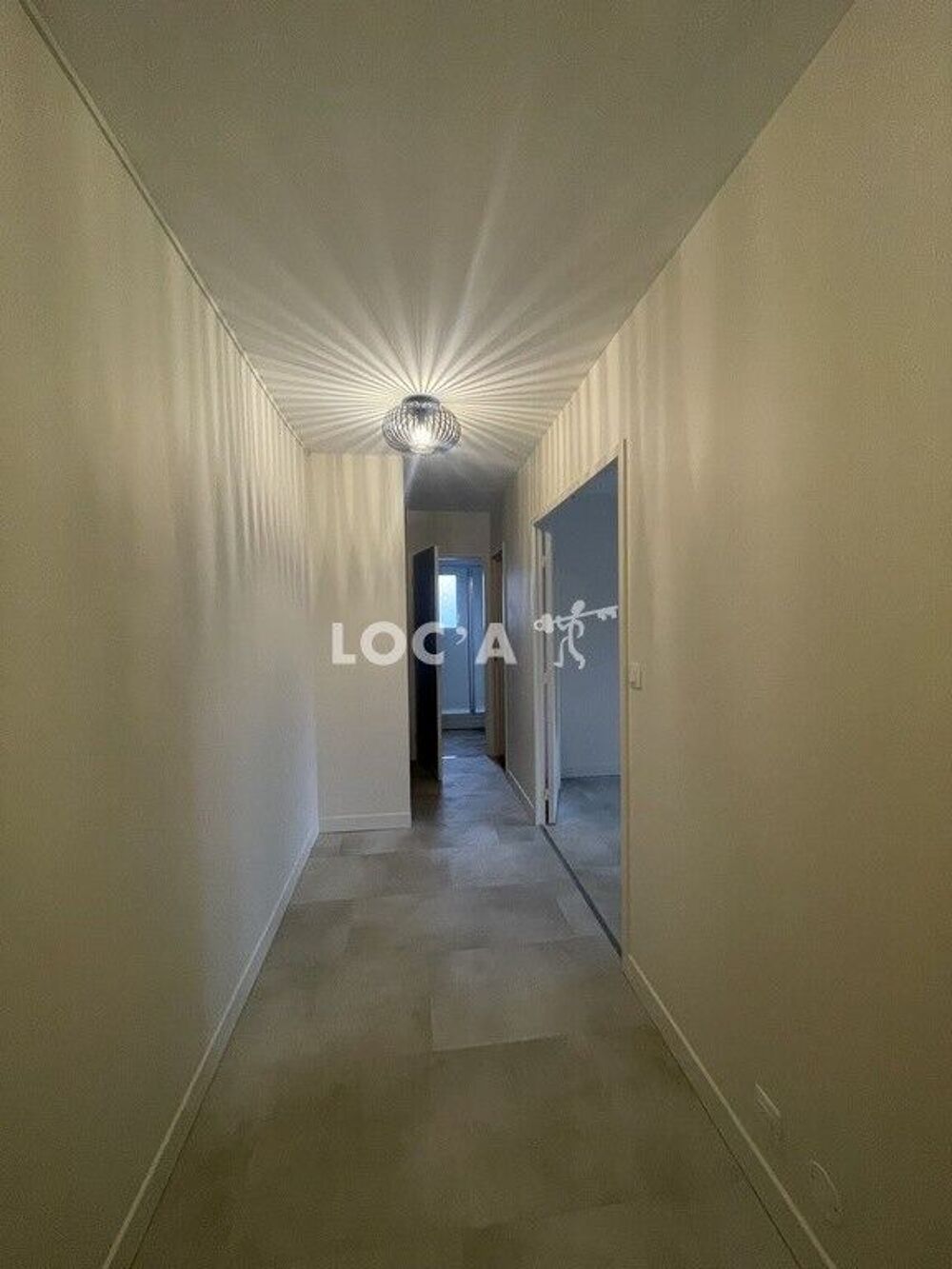 800€ cc / Mois - Spacieux appartement F2 de 49 m² entièr....