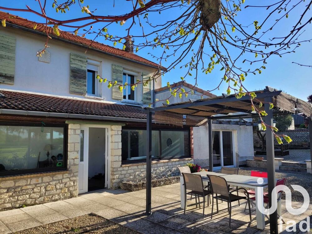 Maison 7 pièces 210 m² · à Sérigny · 210 m² · 239 100 €