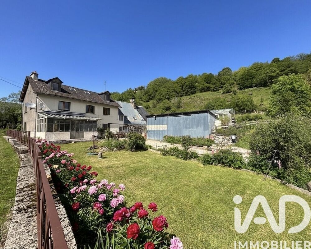 vente Maison - 9 pièce(s) - 206 m² Saint-Martin-sous-Vigouroux (15230)