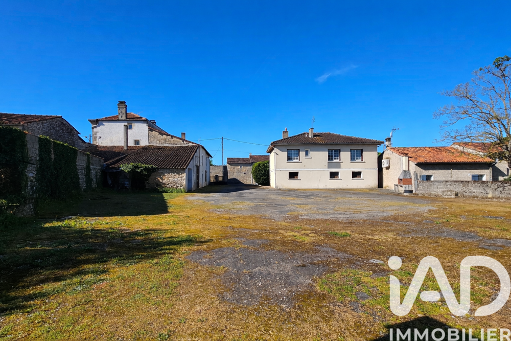 Maison 5 pièces 115 m² · à Juillé · 115 m² · 96 000 €