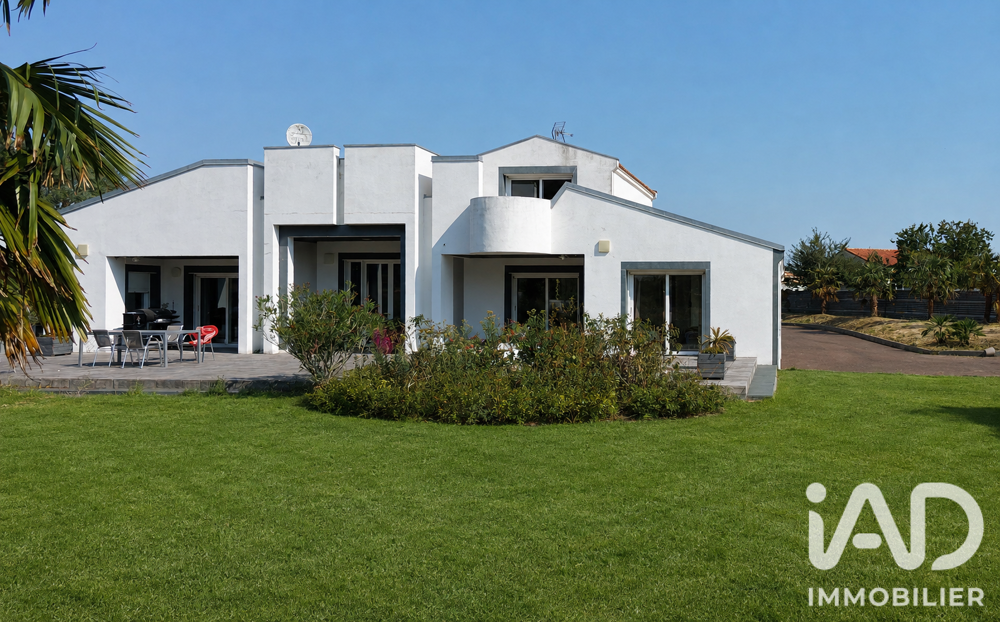 Vente Maison Vente Maison d'architecte 8 pièces Saint-révérend