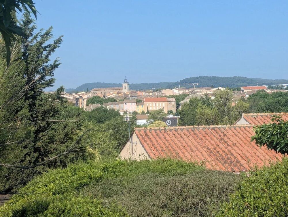 LE MUY - Villa jumelée sur un côté à rénover - vue imprenable