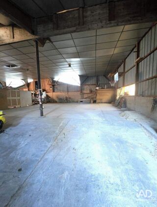  Parking / Garage à louer 275 m²