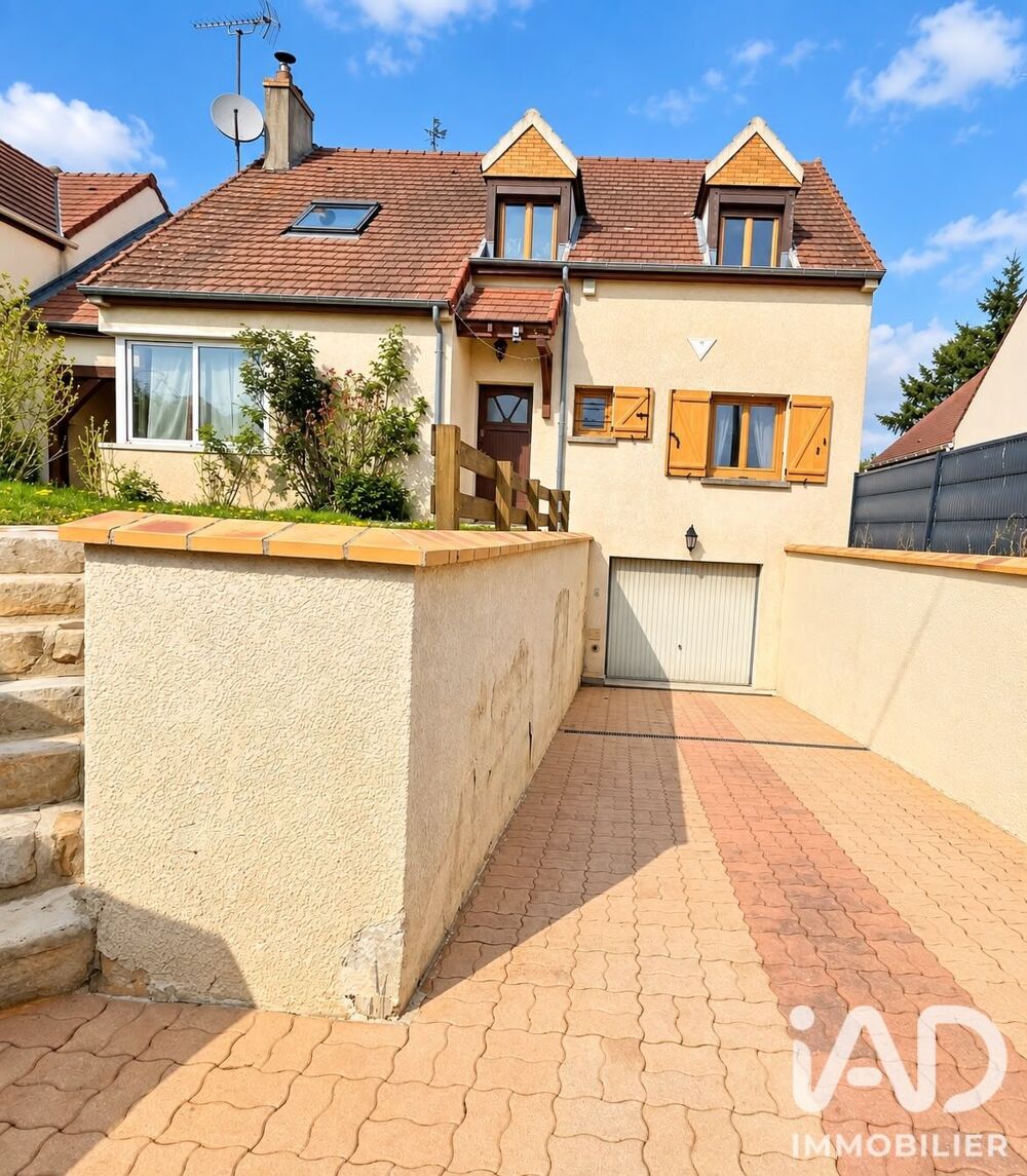 Maison 8 pièces 164 m² · à Rozay-en-Brie · 164 m² · 319 000 €