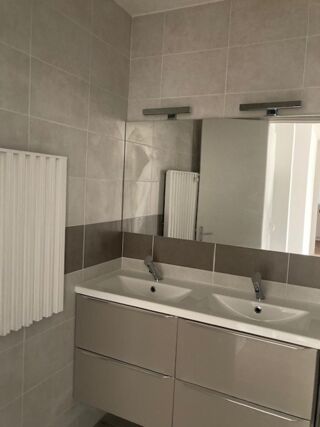  Appartement à louer 4 pièces 82 m²
