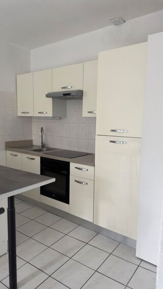  Appartement à louer 3 pièces 56 m²