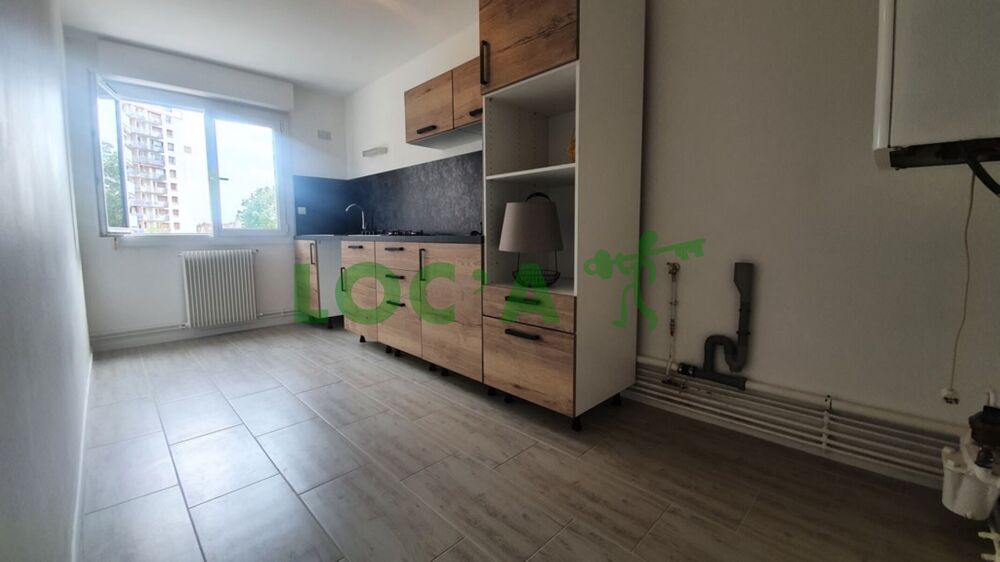 Situé proche de la PLACE WILSON, ce spacieux appartement....