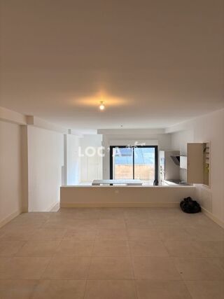  Appartement à louer 4 pièces 89 m²