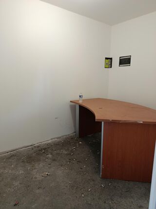   La Grand Croix, 267 rue du canal dépôt de 80m² La grand croix