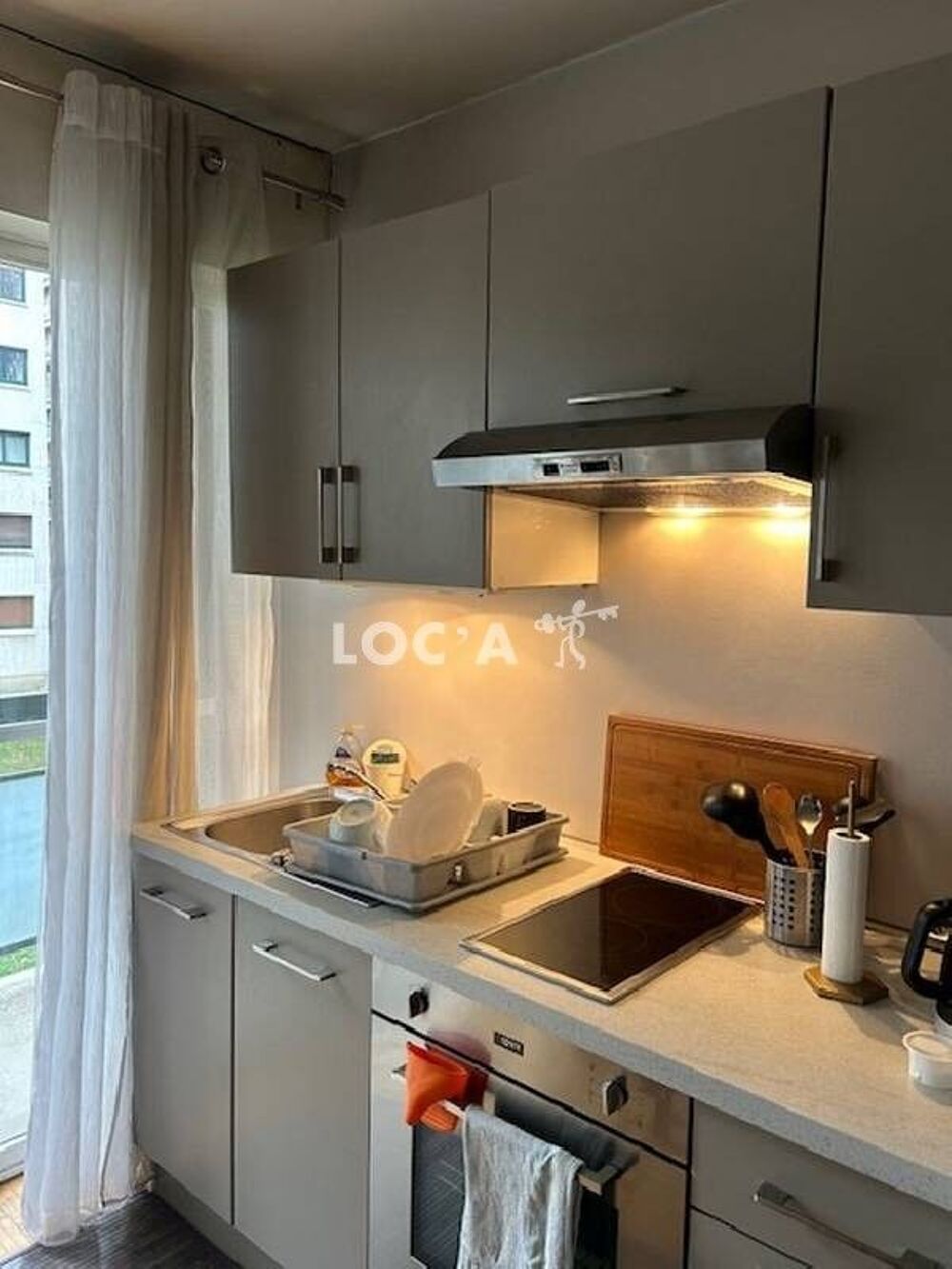 1050€ CC / Mois A VISITER!! f1bis meublé composé d'un sé....