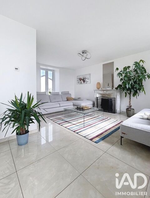   Location Demeure 7 pièces Maison - 7 pièce(s) - 240 m²