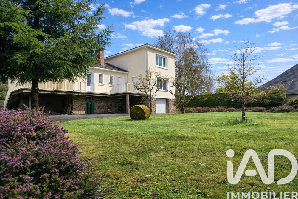 Maison 8 pièces 190 m² · à Essarts-en-Bocage · 190 m² · 261 000 €