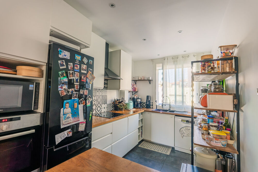 Vente Appartement BALCON PLEIN SUD - SANS VIS-À-VIS -PLACE SAINT-EUGÈNE T3 - 62m2 Marseille 7
