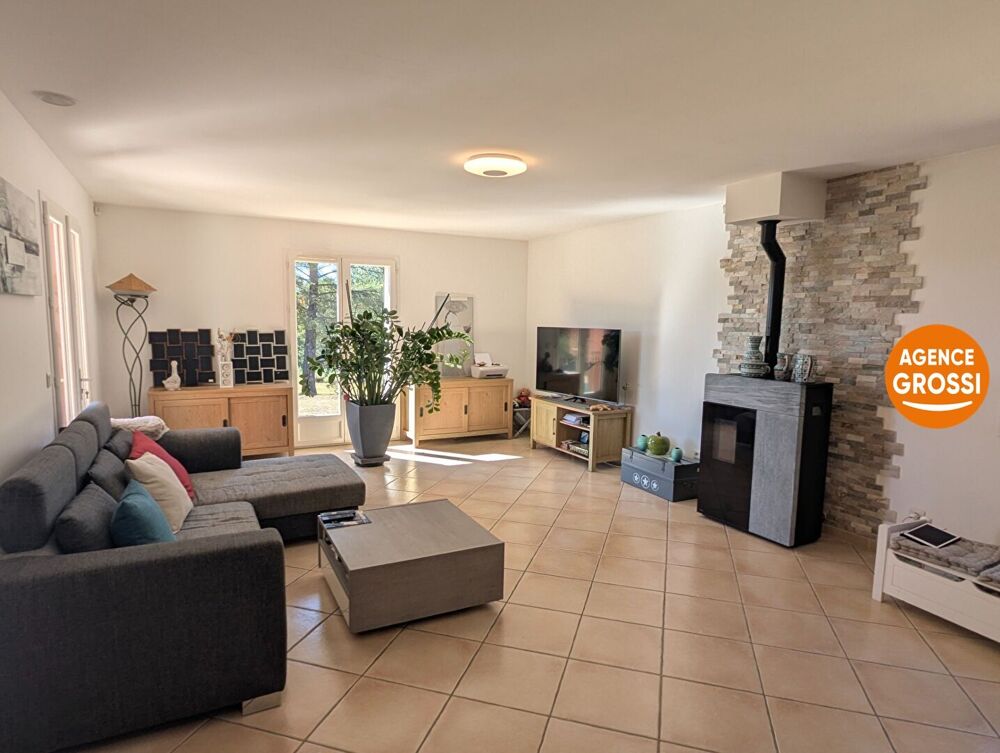 VILLECROZE, villa avec piscine, vue campagne sur terrain 7715m²