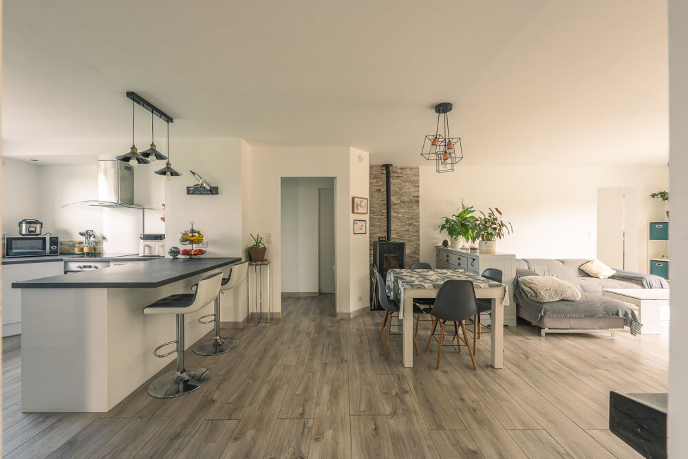 Une maison landaise et, pour horizon, l'espace
