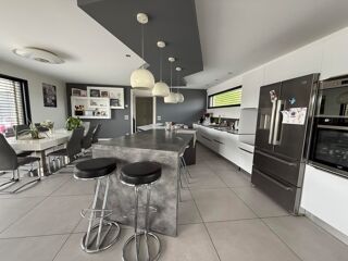  Maison � vendre 6 pi�ces 218 m�