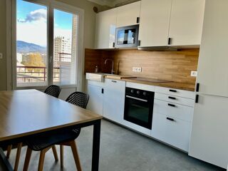  Appartement à louer 3 pièces 74 m²