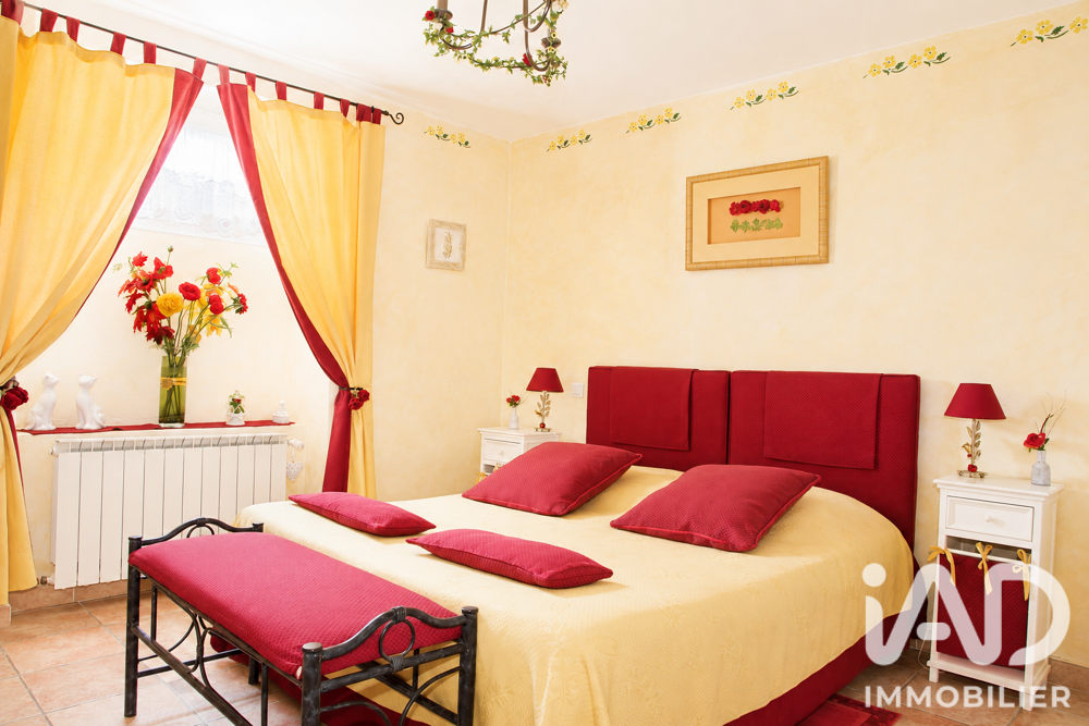 à vendre  Maison Murs (84220)
