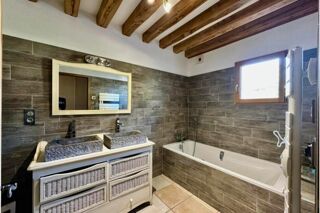  Maison  vendre 9 pices 330 m