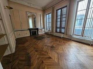   Bureaux 170 m² 950 euros hors charges Hôtel Particulier XVIIIème Riom