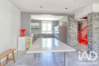  Maison à vendre 10 pièces 218 m²