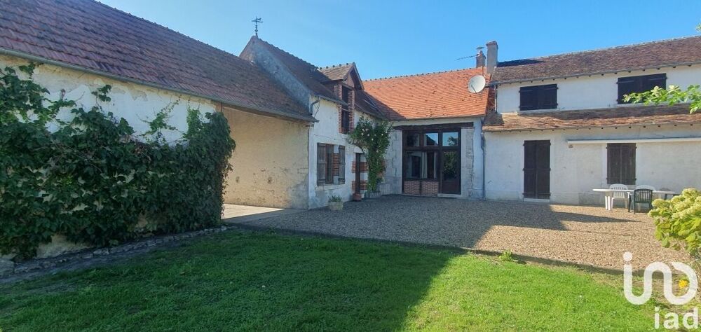 Maison 5 pièces 328 m² · à Mont-près-Chambord · 328 m² · 450 000 €