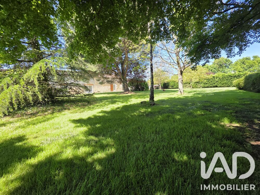 Maison 5 pièces 211 m² · à Nieul-lès-Saintes · 211 m² · 279 000 €
