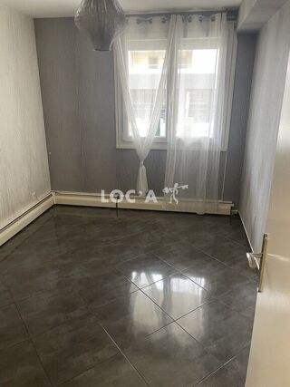  Appartement à louer 4 pièces 76 m²
